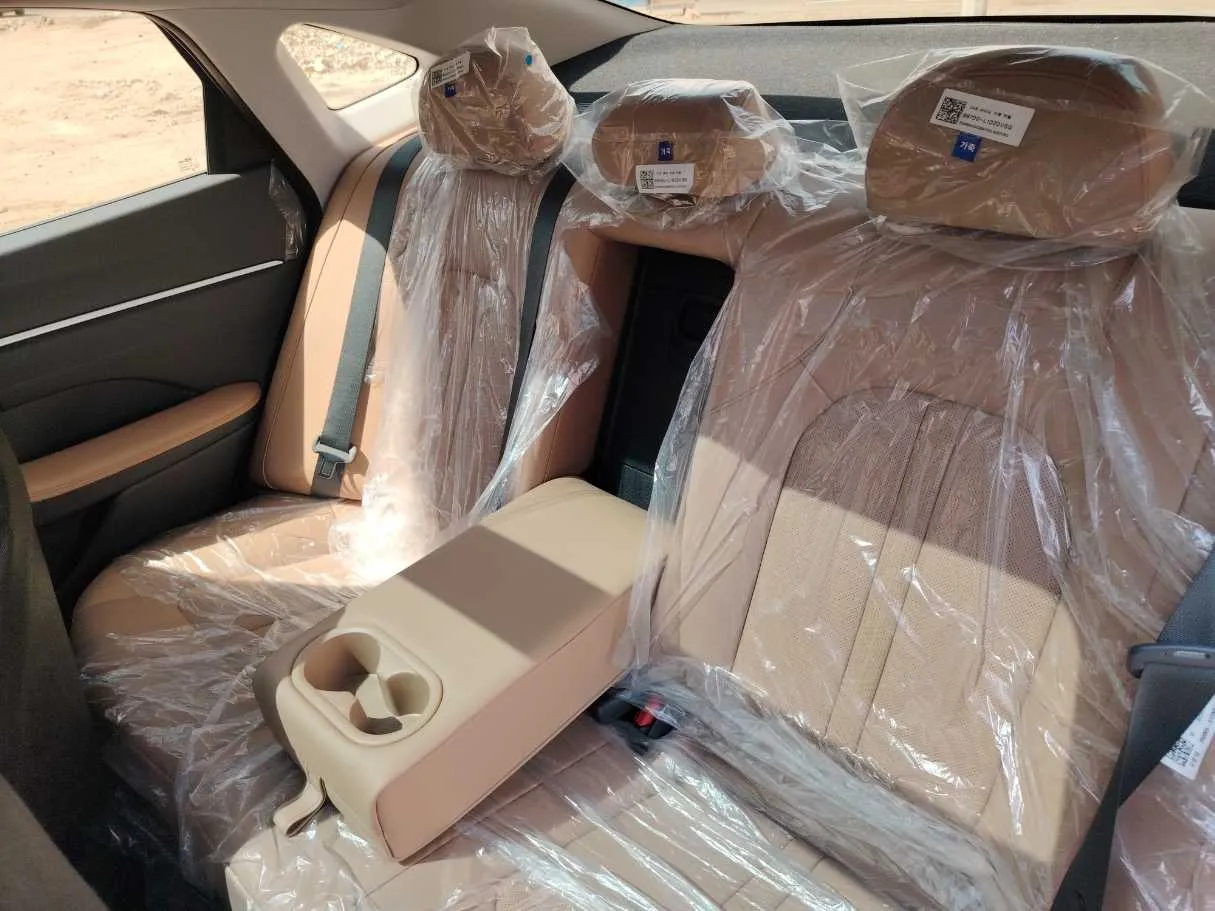 Car image 16