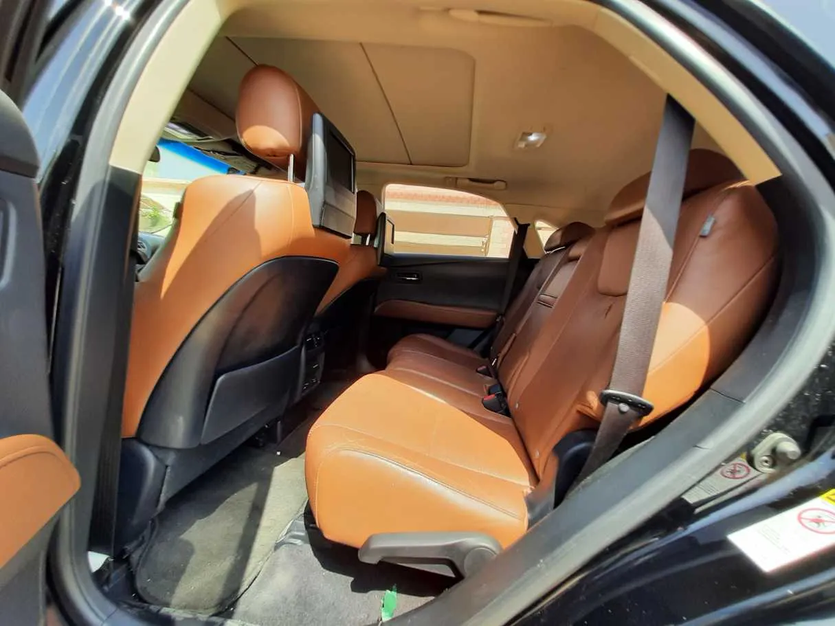 Car image 13