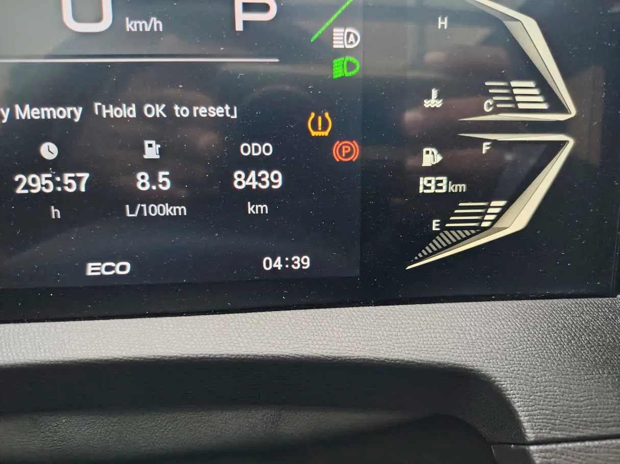 Car image 25