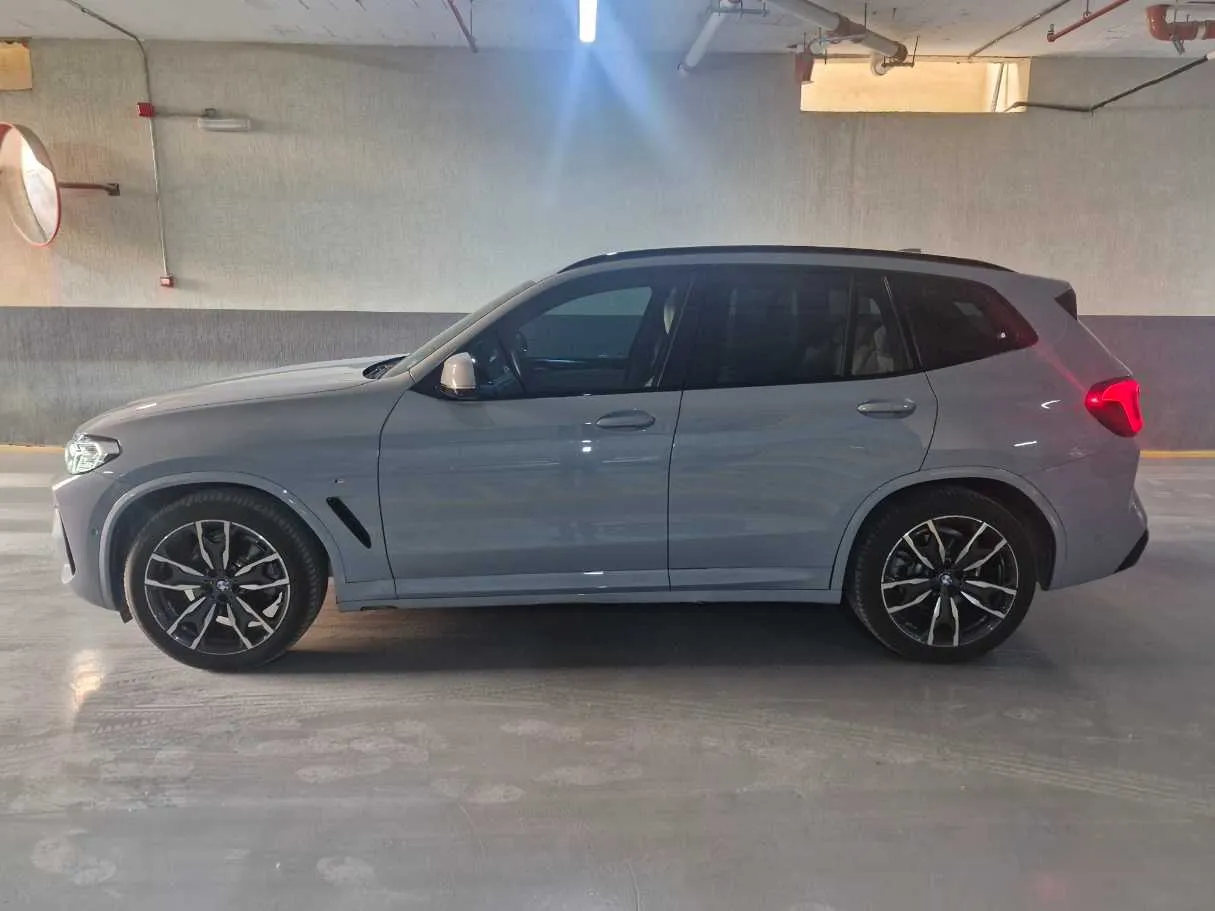 Car image 8
