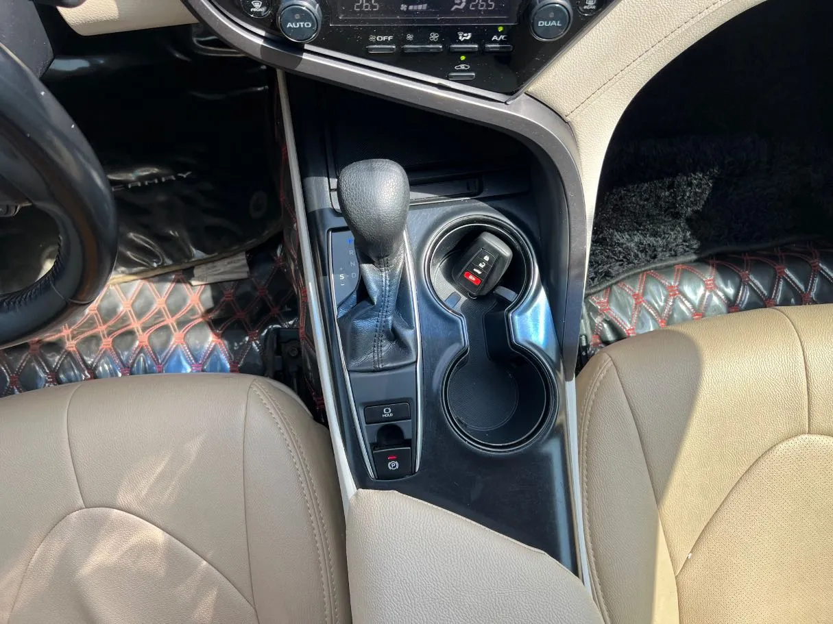 Car image 16