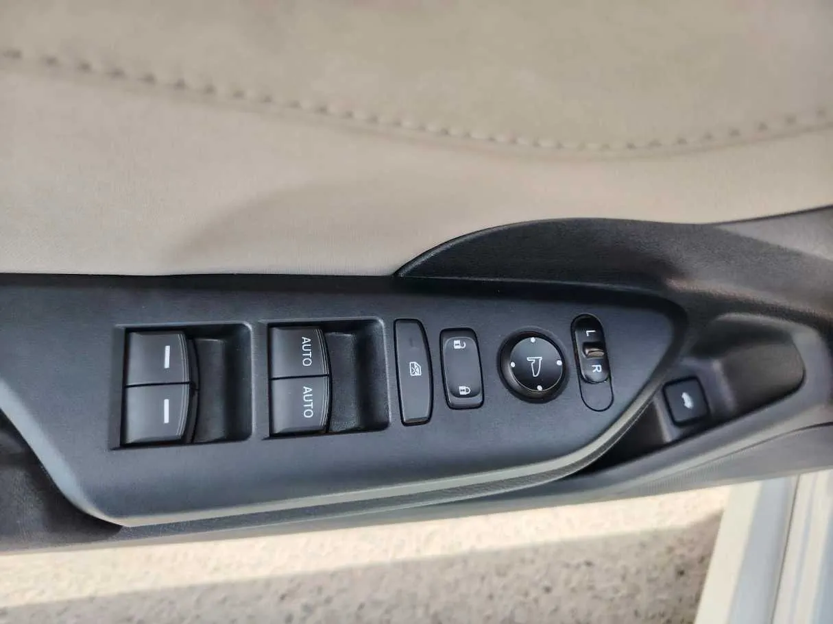 Car image 35