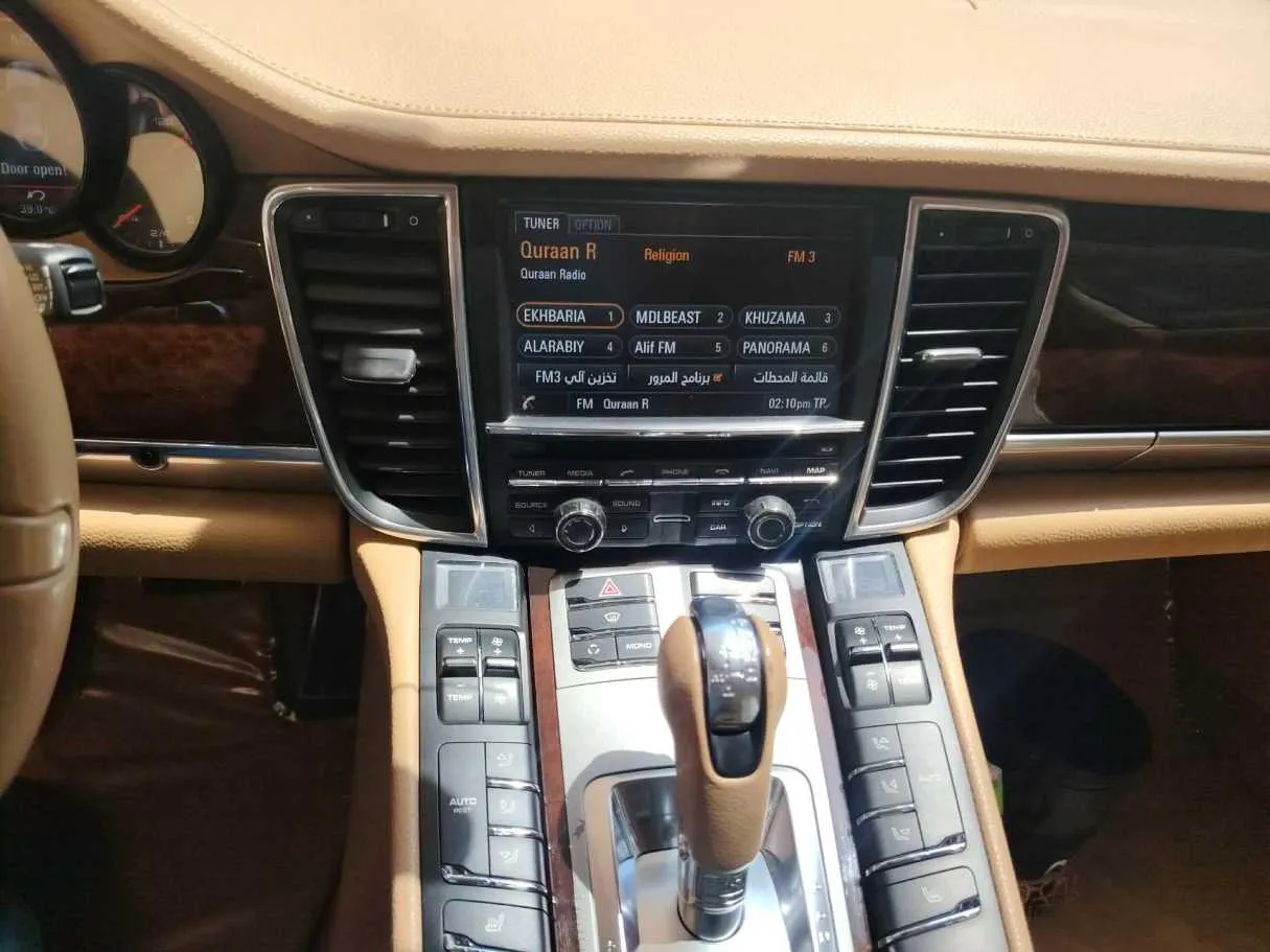 Car image 25