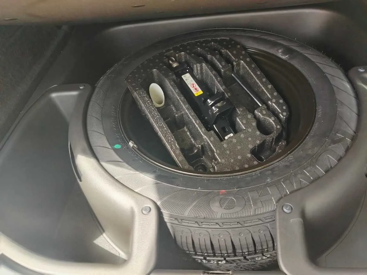 Car image 36