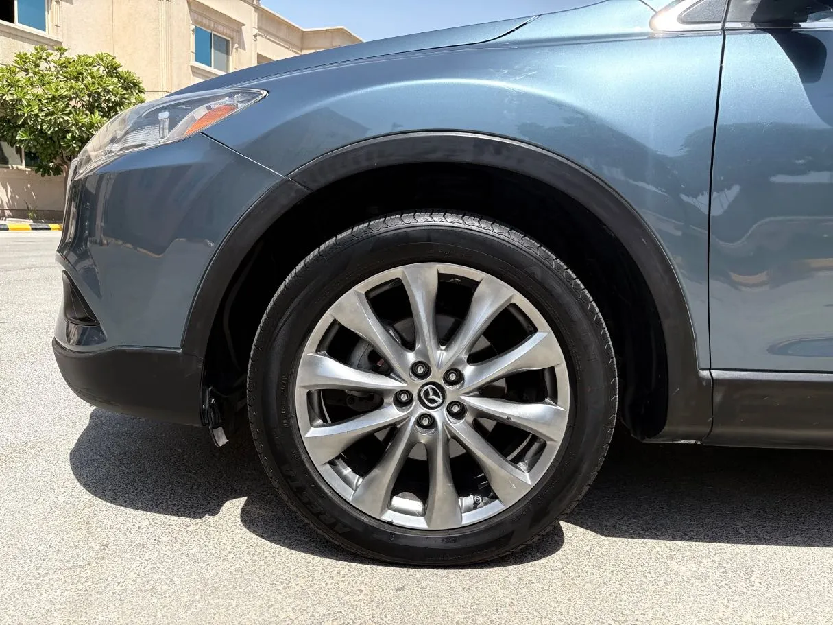 Car image 9