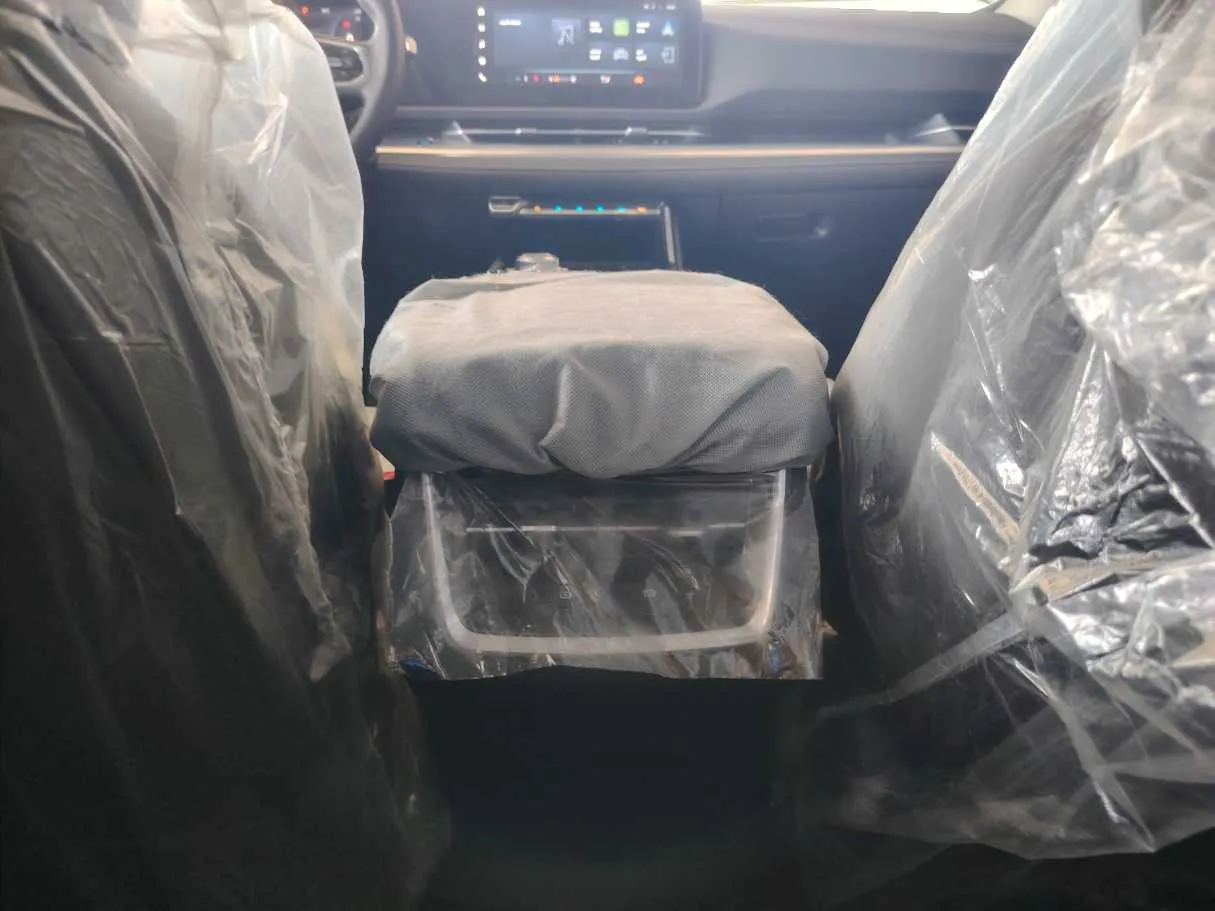 Car image 27