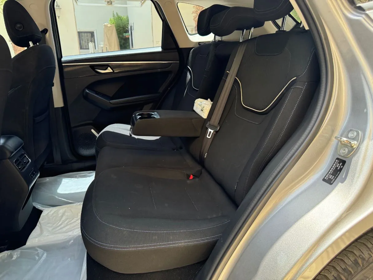 Car image 15