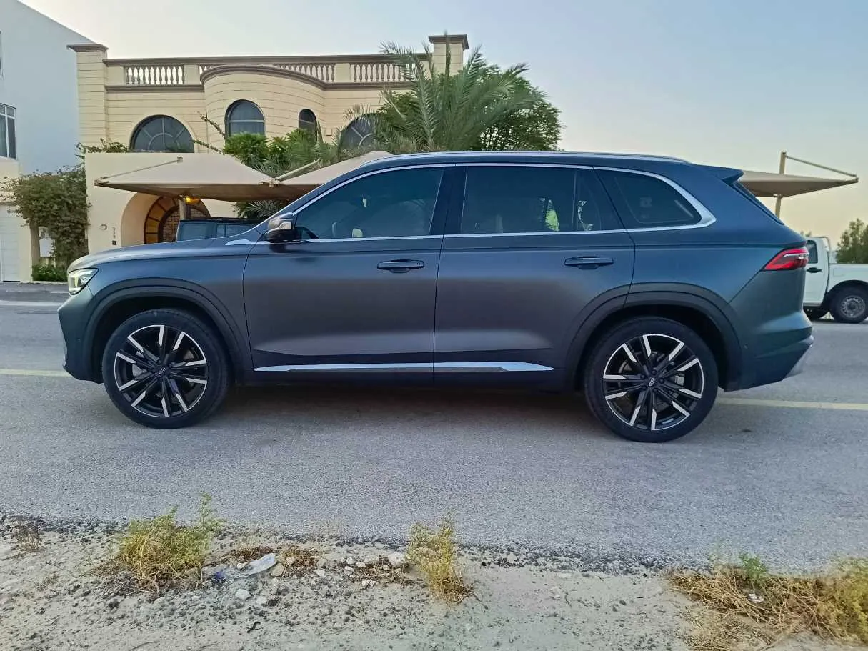 Car image 8