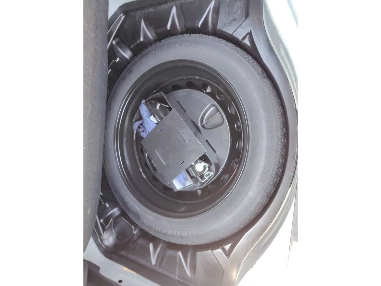 Car image 25
