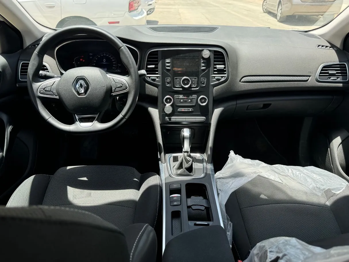 Car image 16