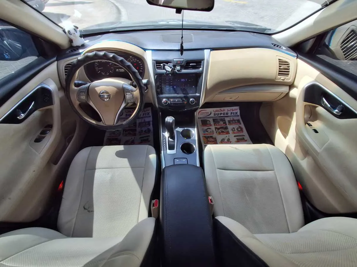 Car image 14