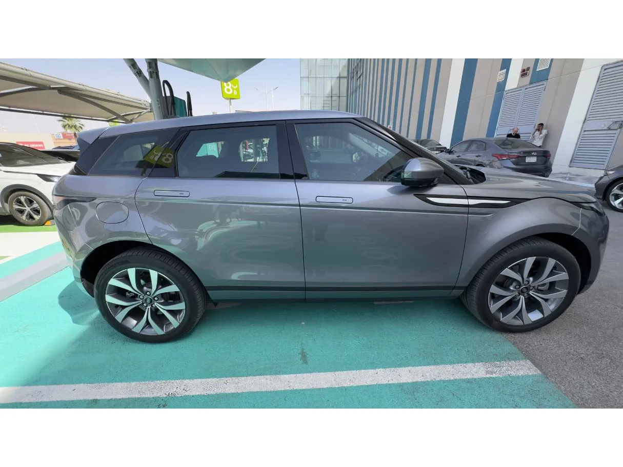 Car image 4