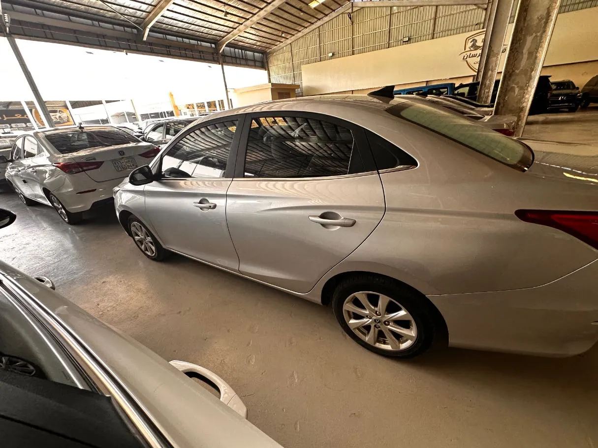 Car image 7