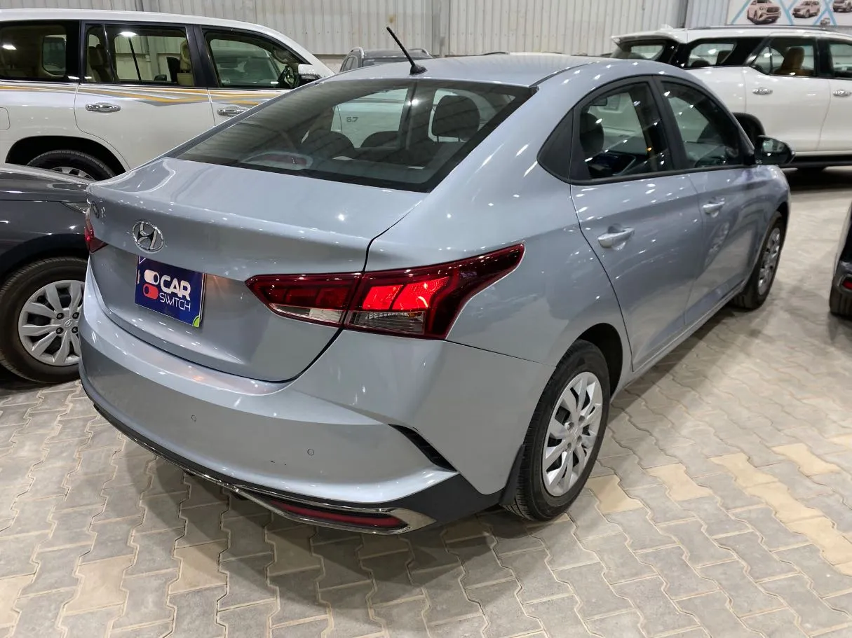 Car image 4