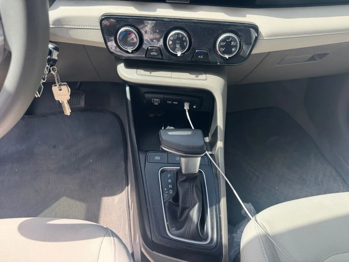 Car image 15