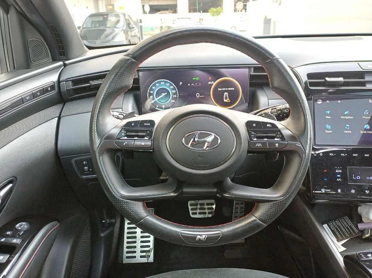 Car image 18