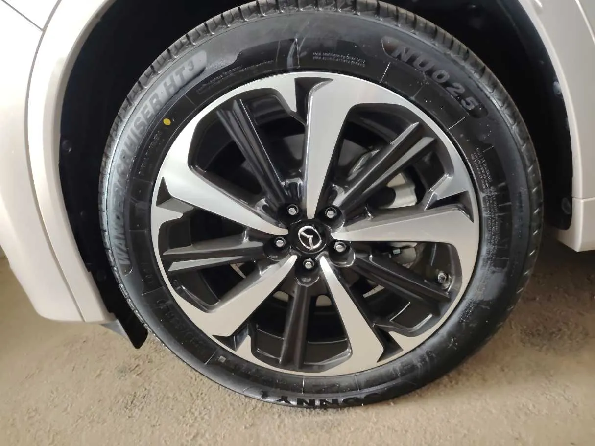 Car image 9