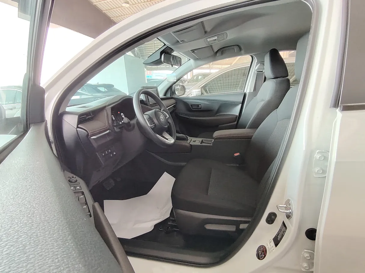 Car image 12