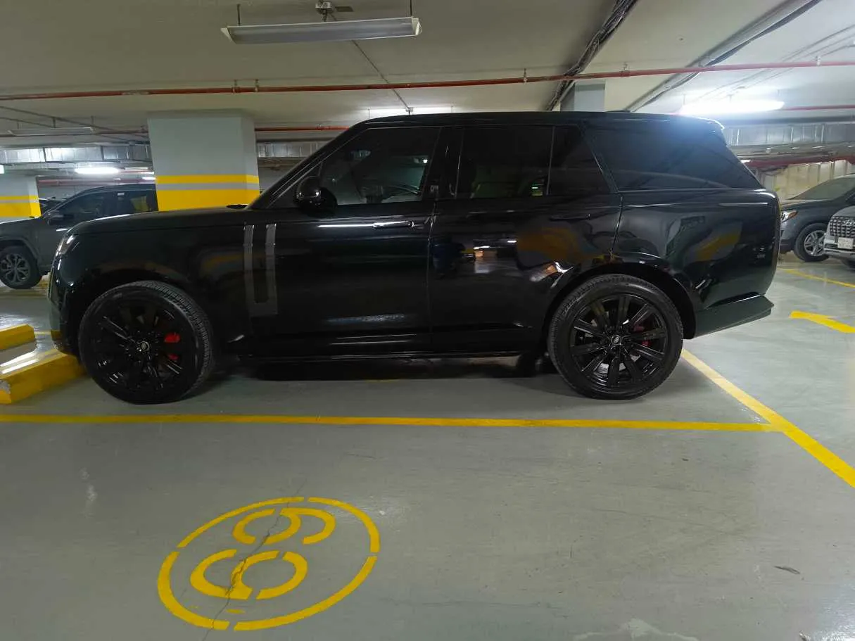 Car image 8