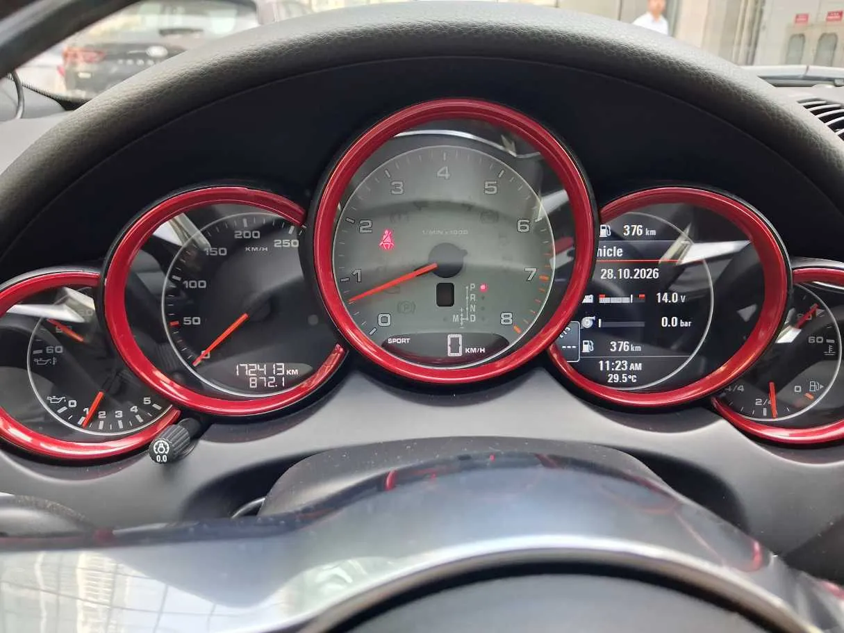 Car image 17