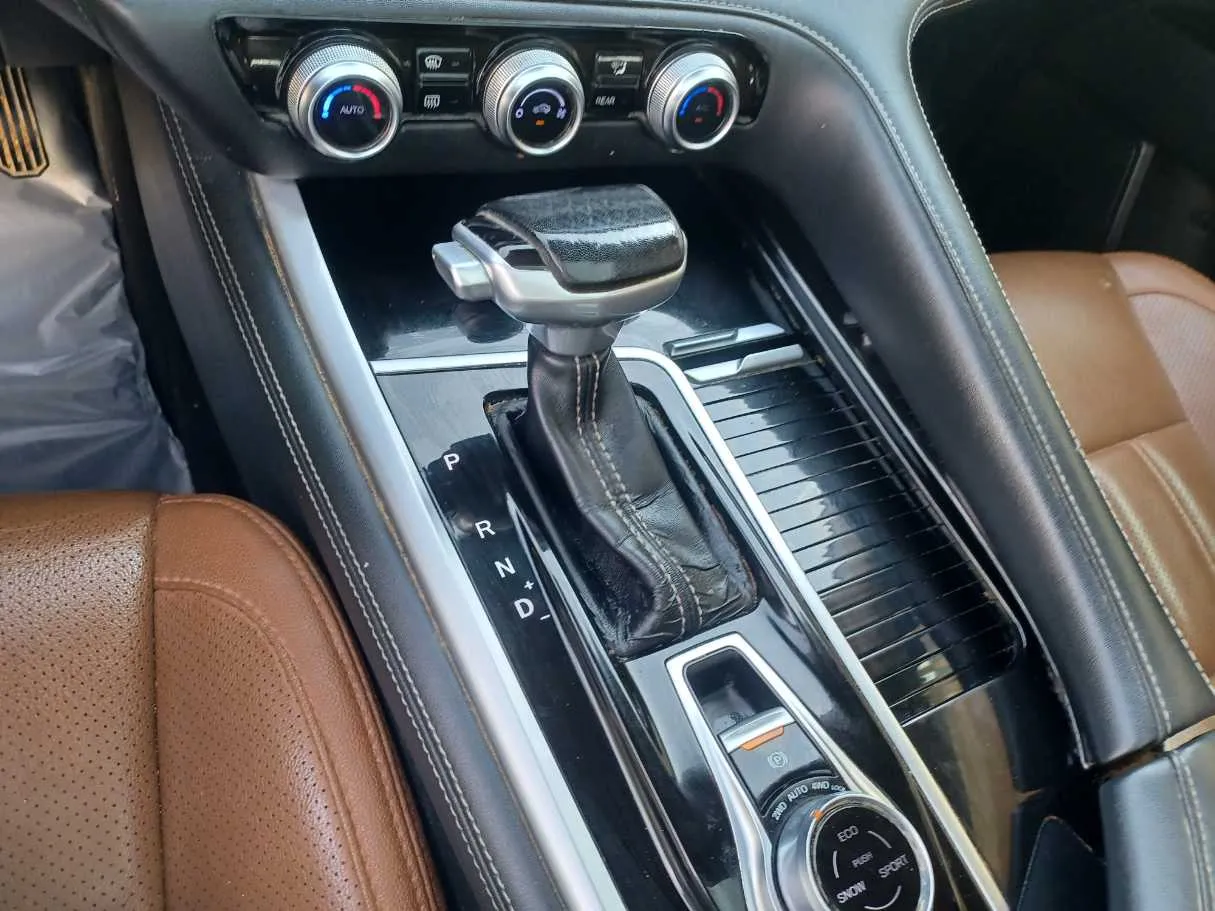 Car image 17