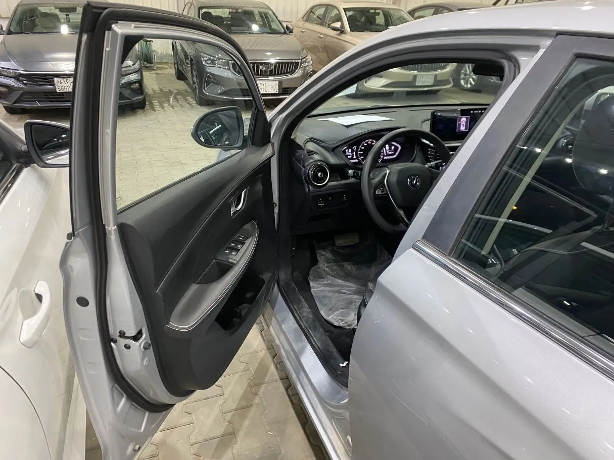 Car image 7