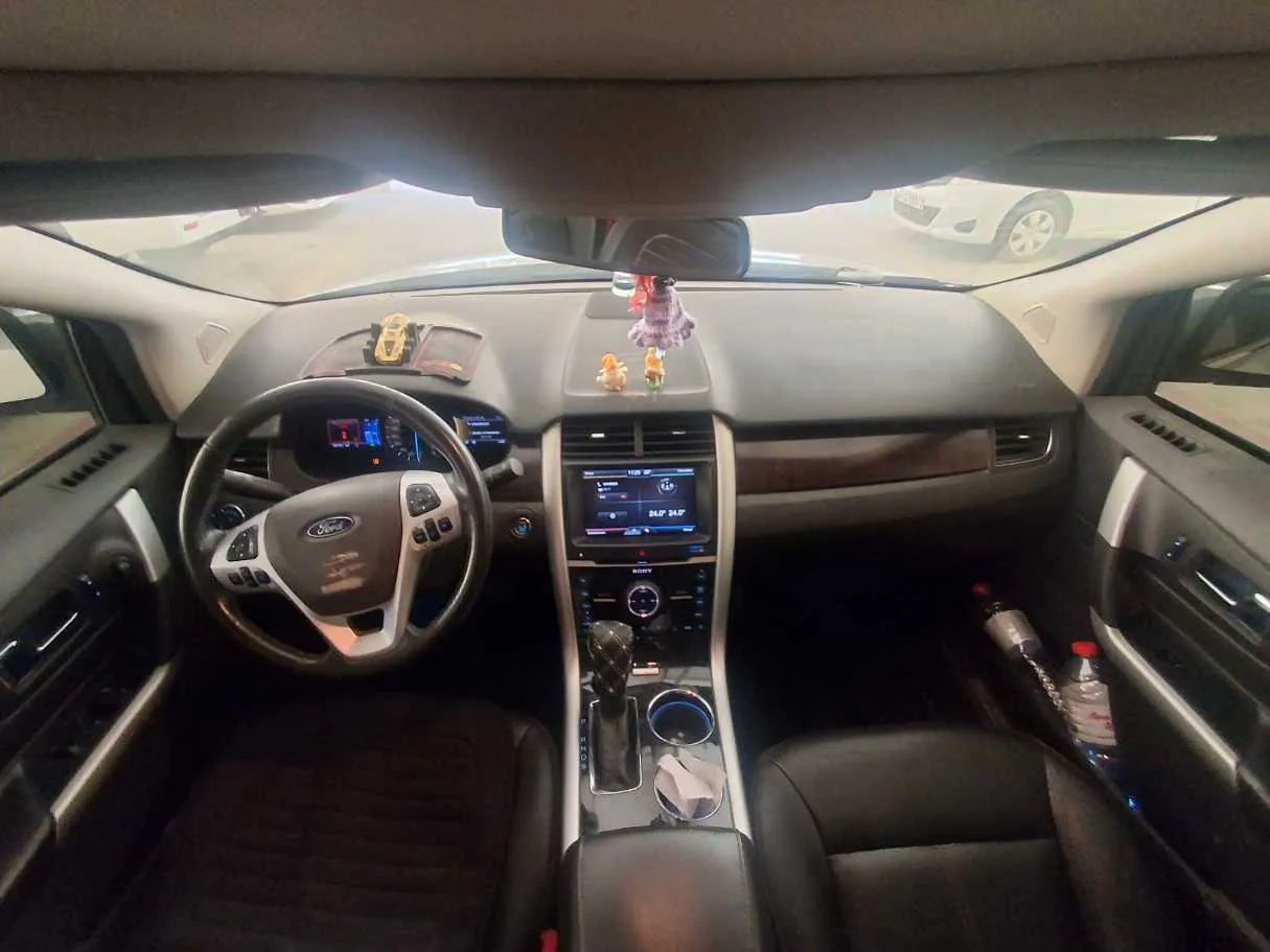 Car image 13