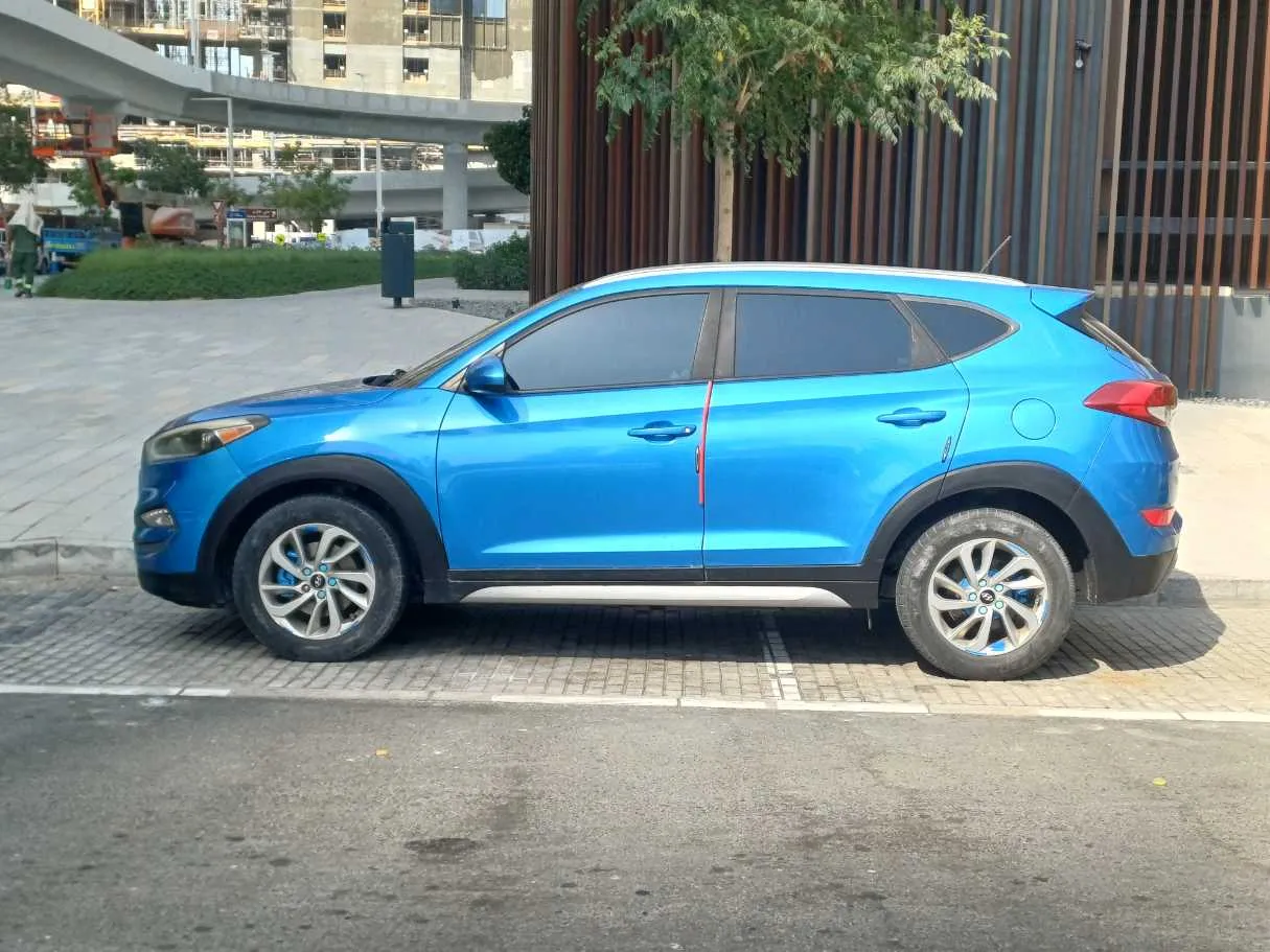 Car image 4
