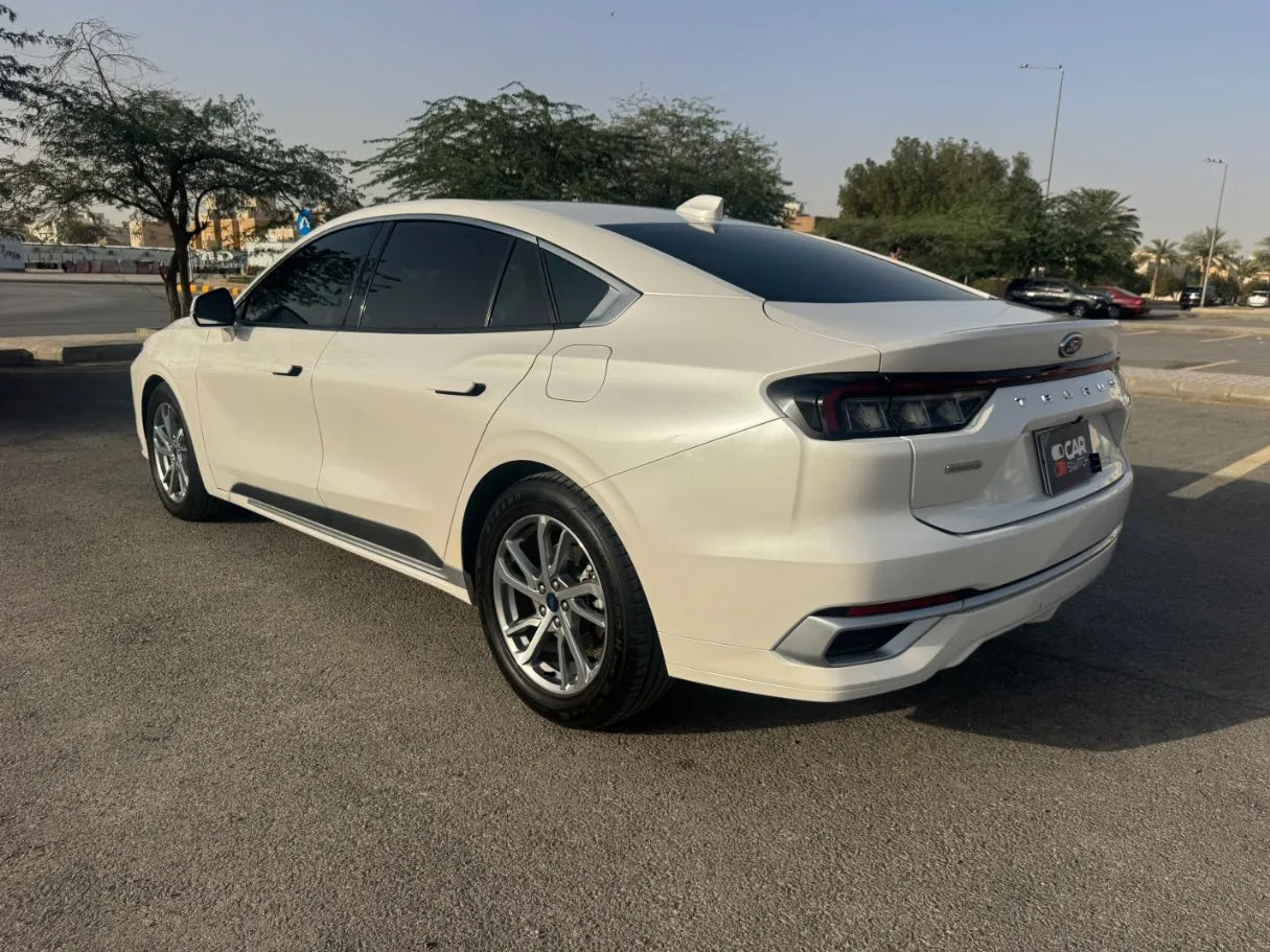 Car image 7