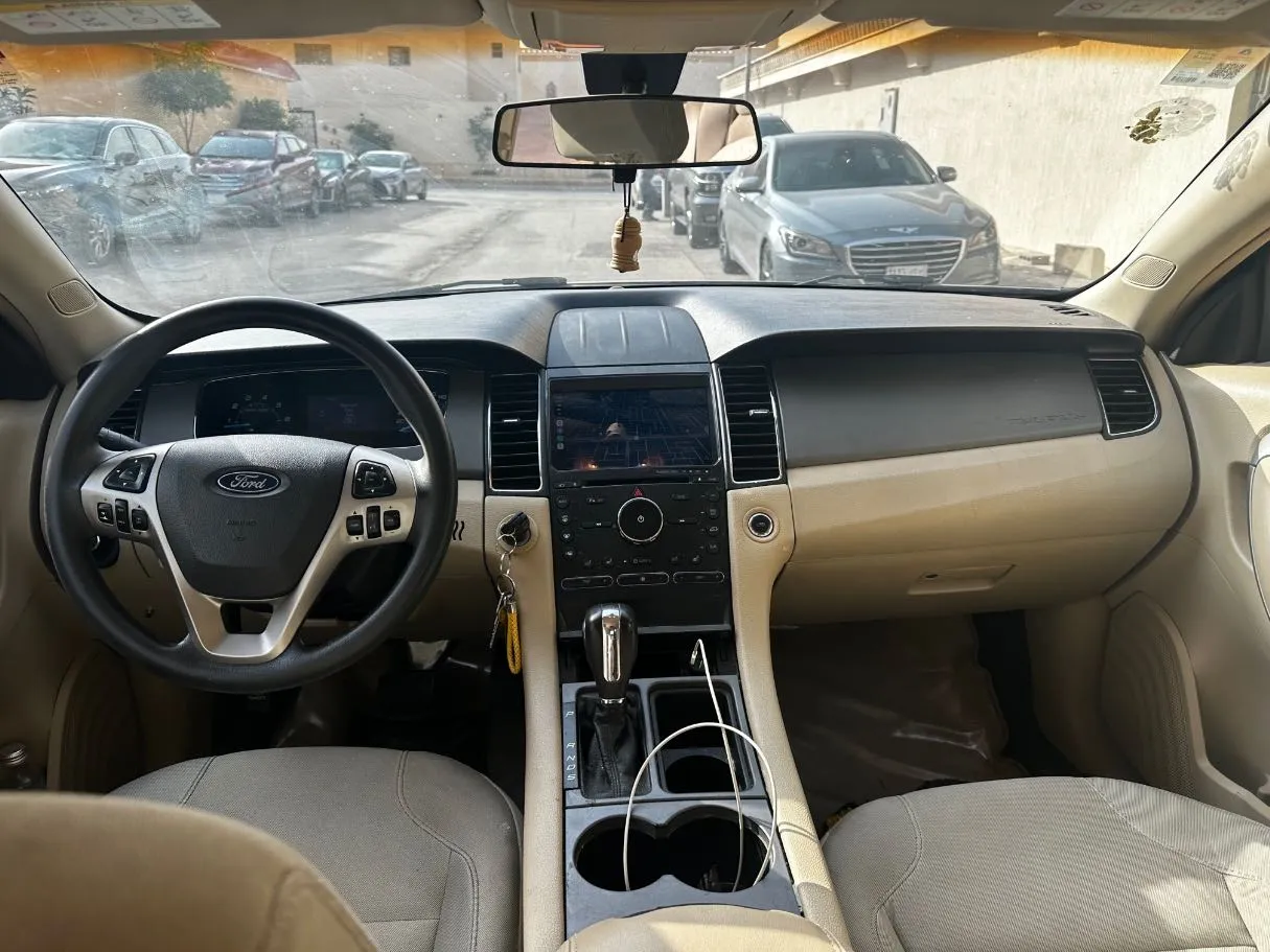 Car image 17