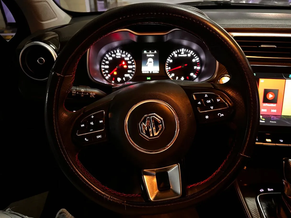 Car image 19