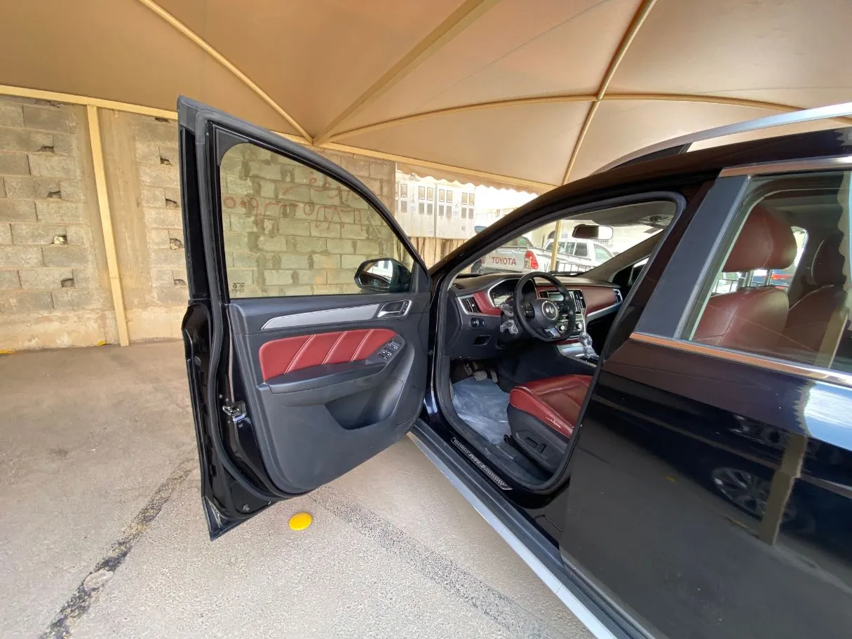 Car image 10
