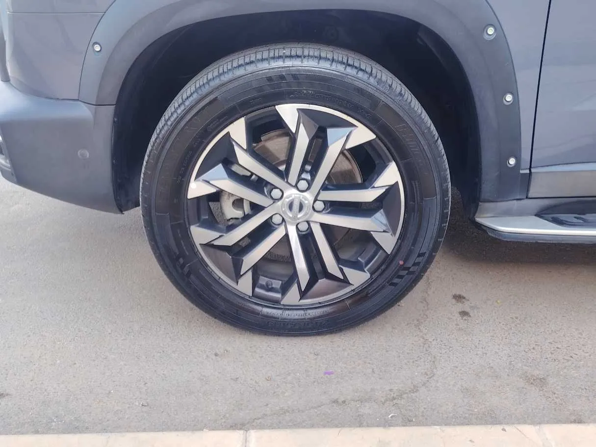Car image 10