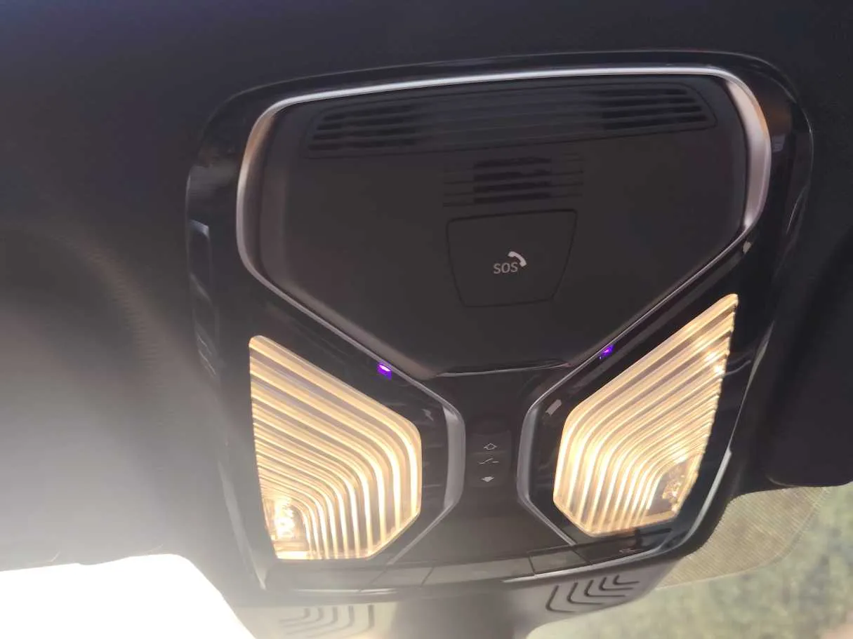 Car image 30