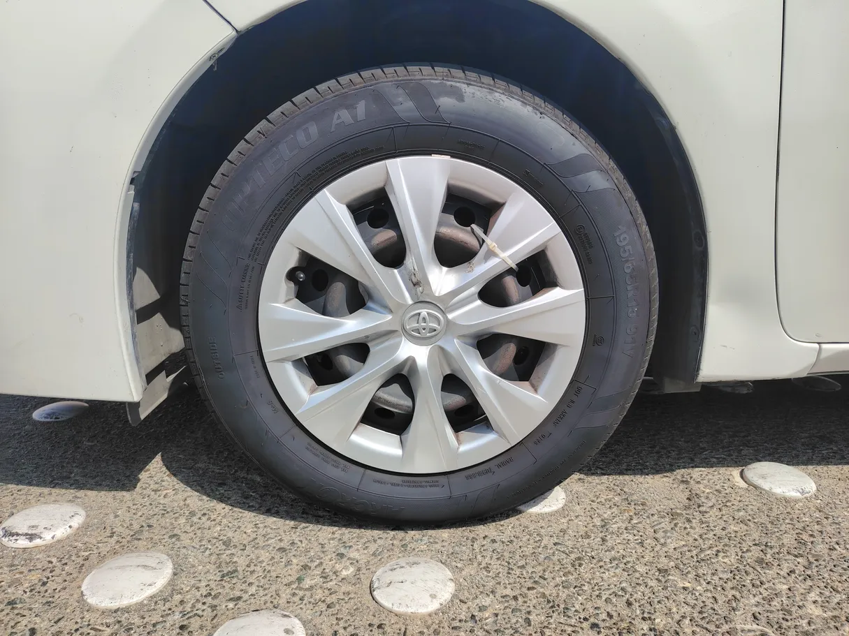 Car image 9