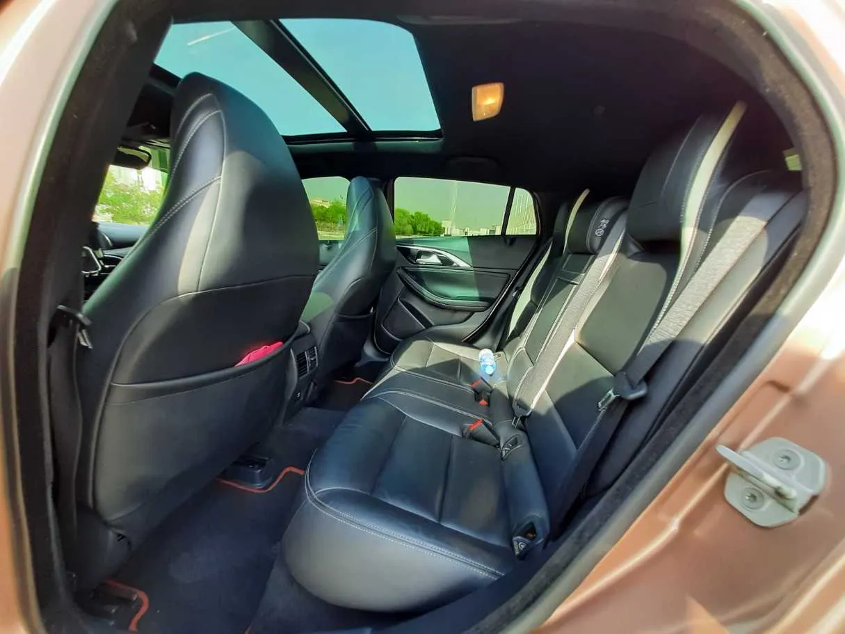 Car image 13