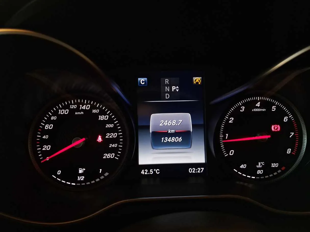 Car image 18