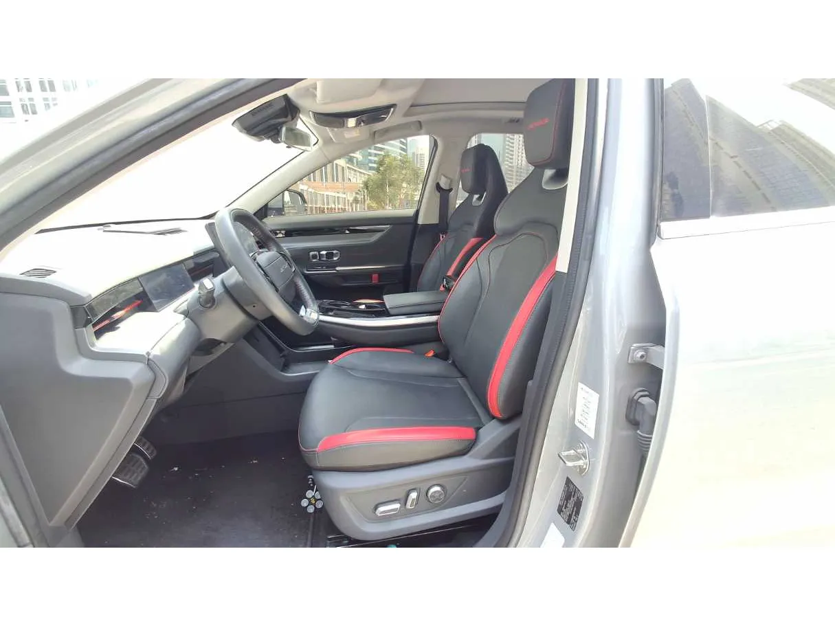 Car image 12