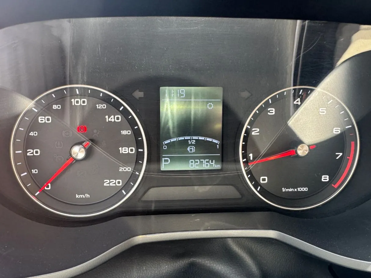 Car image 18