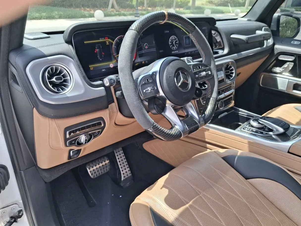 Car image 12