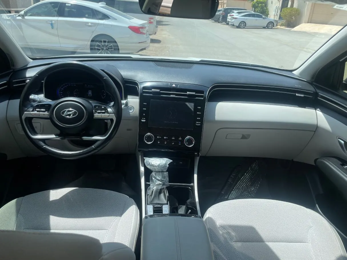 Car image 18