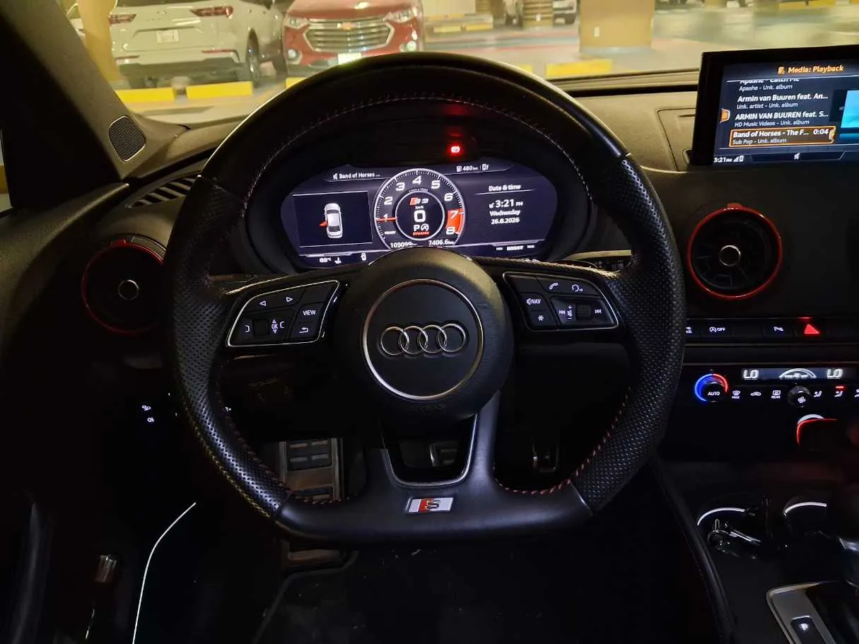 Car image 15