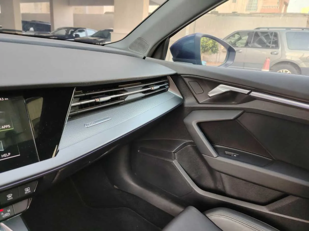 Car image 29