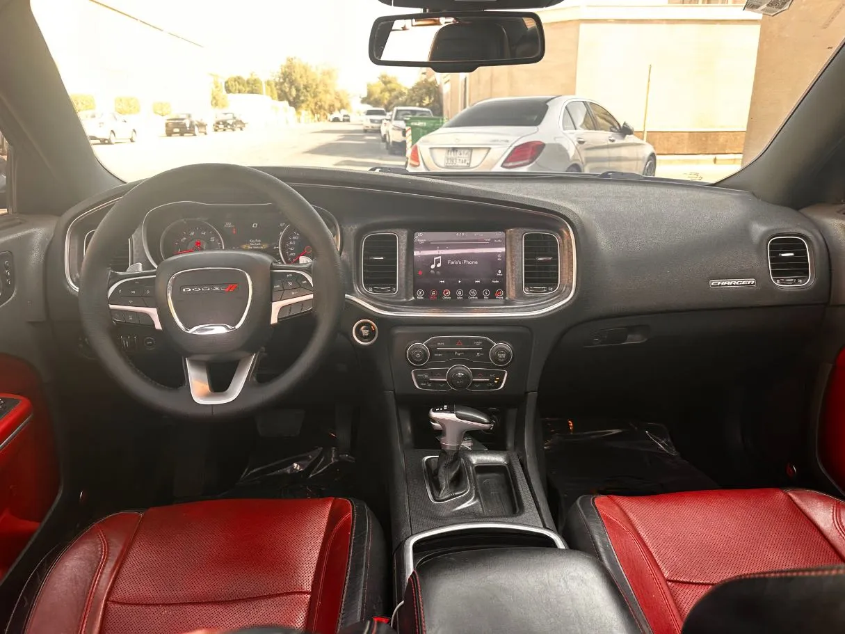 Car image 16