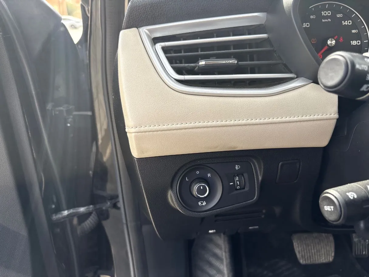 Car image 20