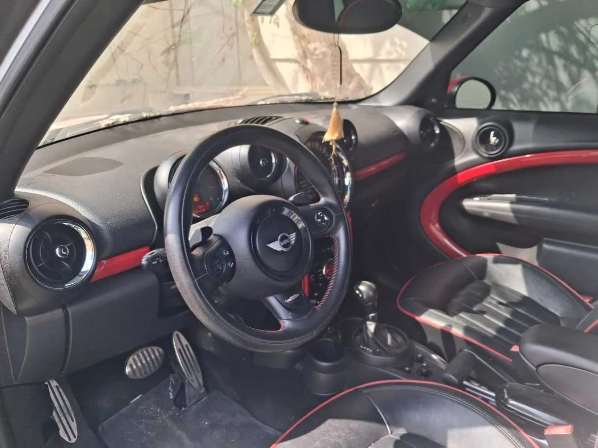 Car image 9
