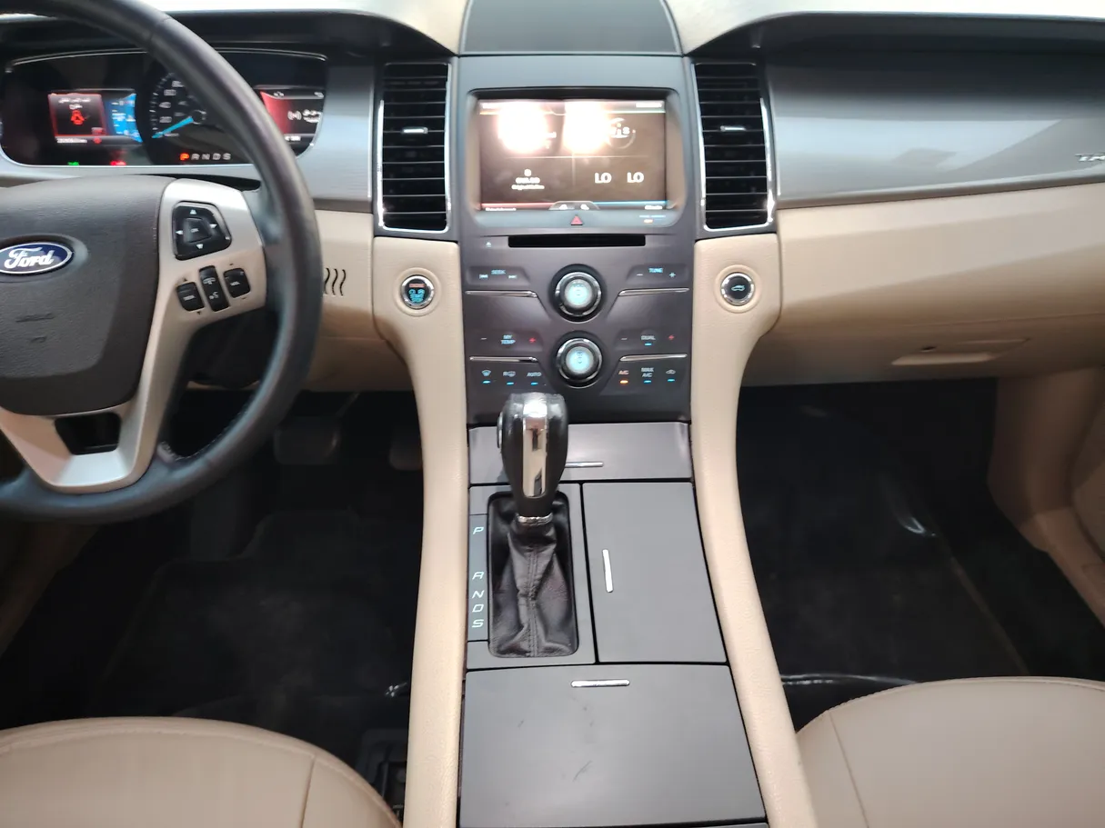 Car image 18