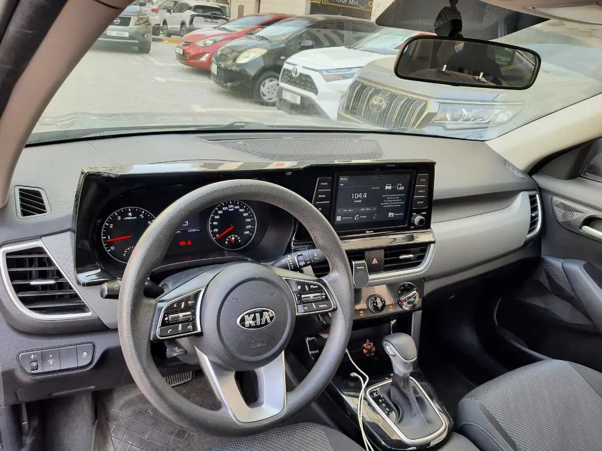 Car image 11