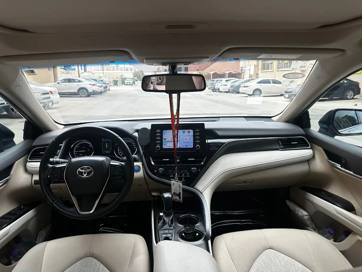 Car image 17
