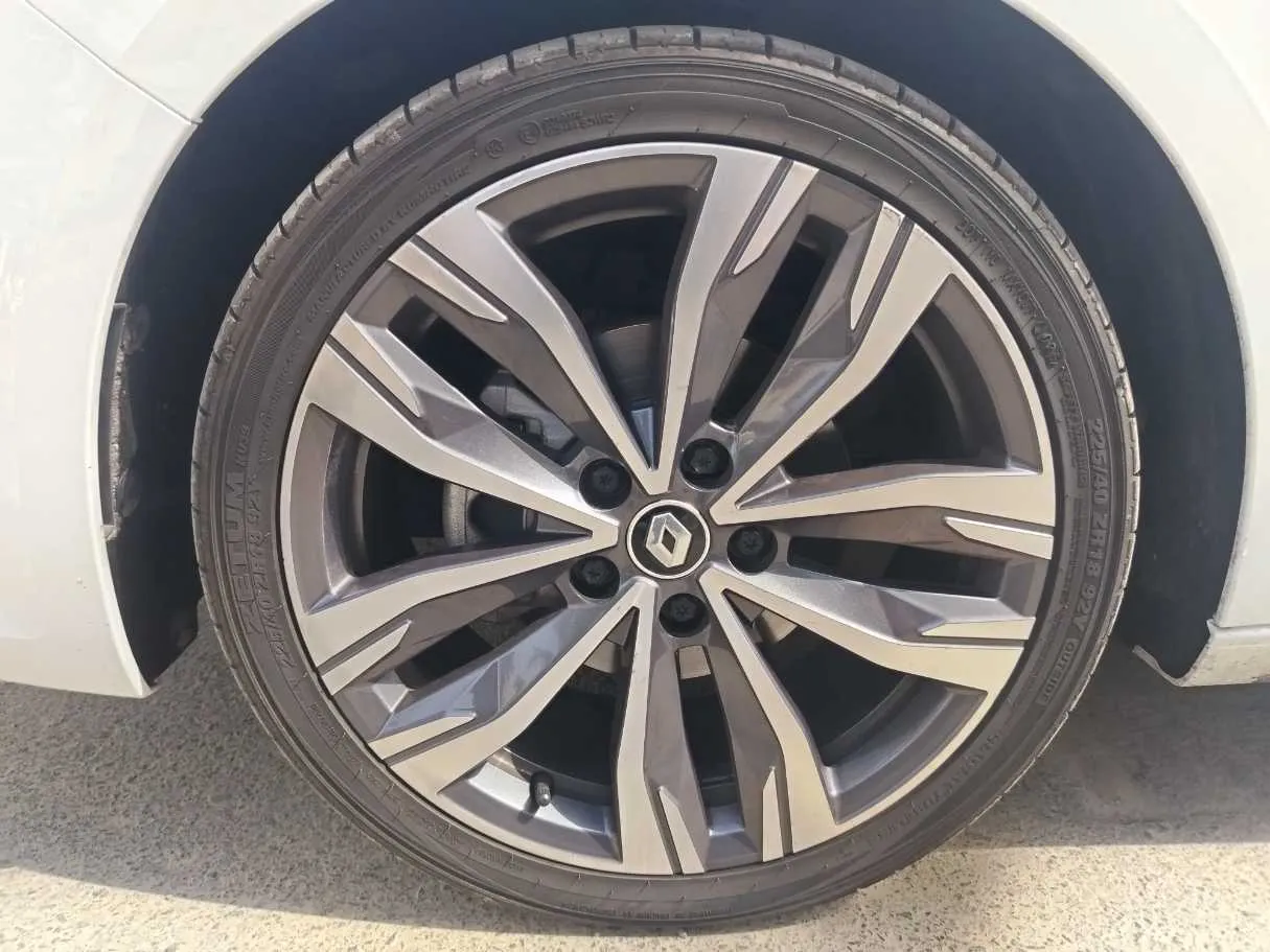 Car image 10